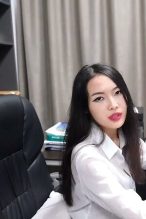 Clip rò rỉ: Không cùng sếp nữ bạo liệt không tưởng – CUS-1968