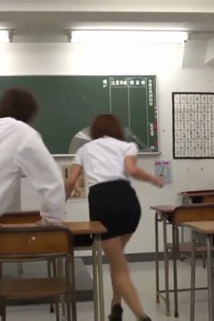 Rò rỉ clip nóng Kurumi Morinaga JUX-262: Cô giáo mướt mồ hôi, rên rỉ cuồng nhiệt