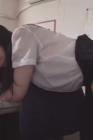 Nana Kisaki (MIAA-708) bị thầy giáo ‘chơi’ tới bến khi mắc kẹt trong trường