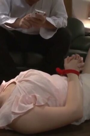 Rò rỉ clip nữ sinh đại học Yui Nishikawa bị vây hãm cực gắt mã MIDE-176
